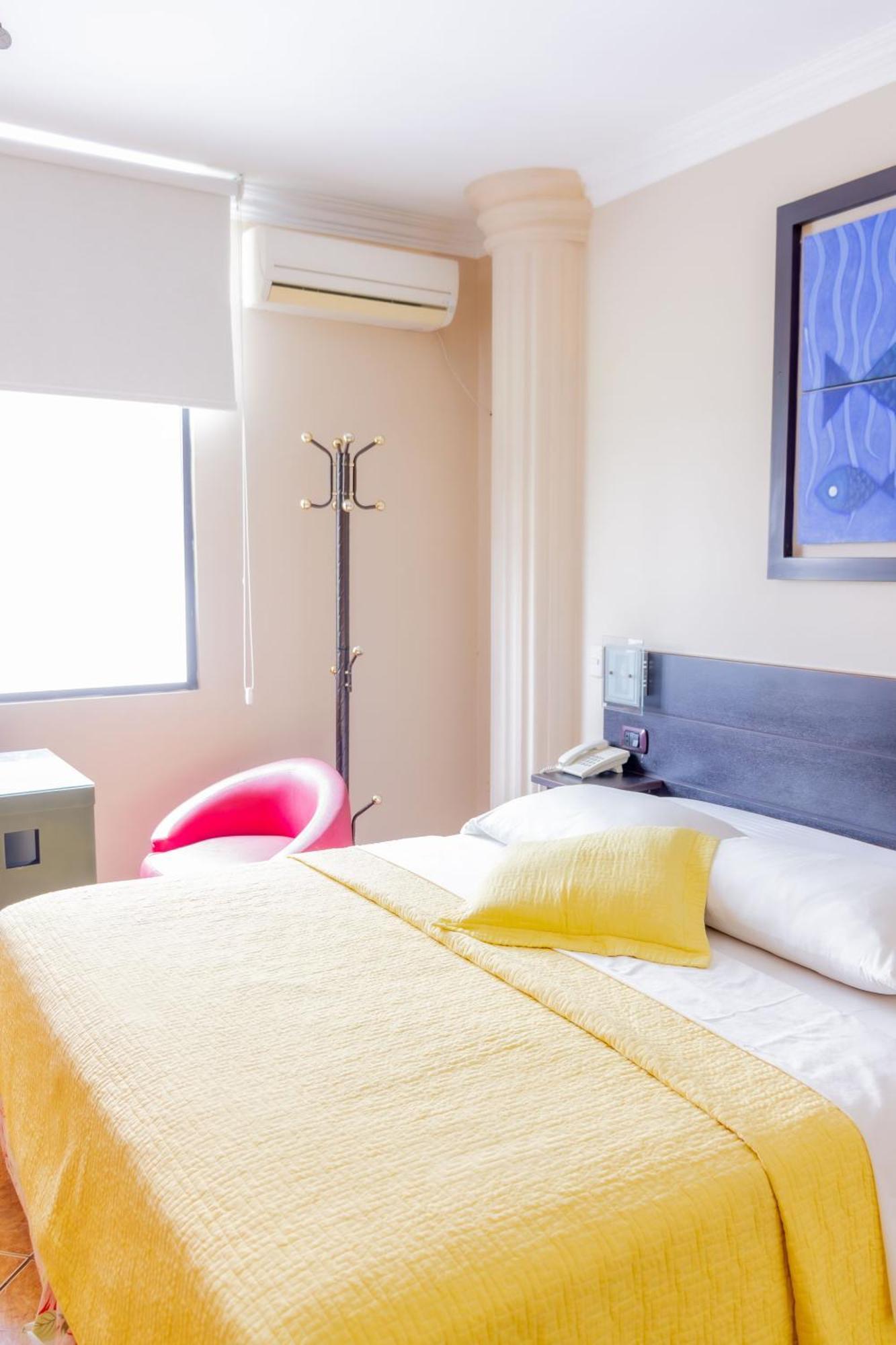 Hostal Antares Manta Exterior foto